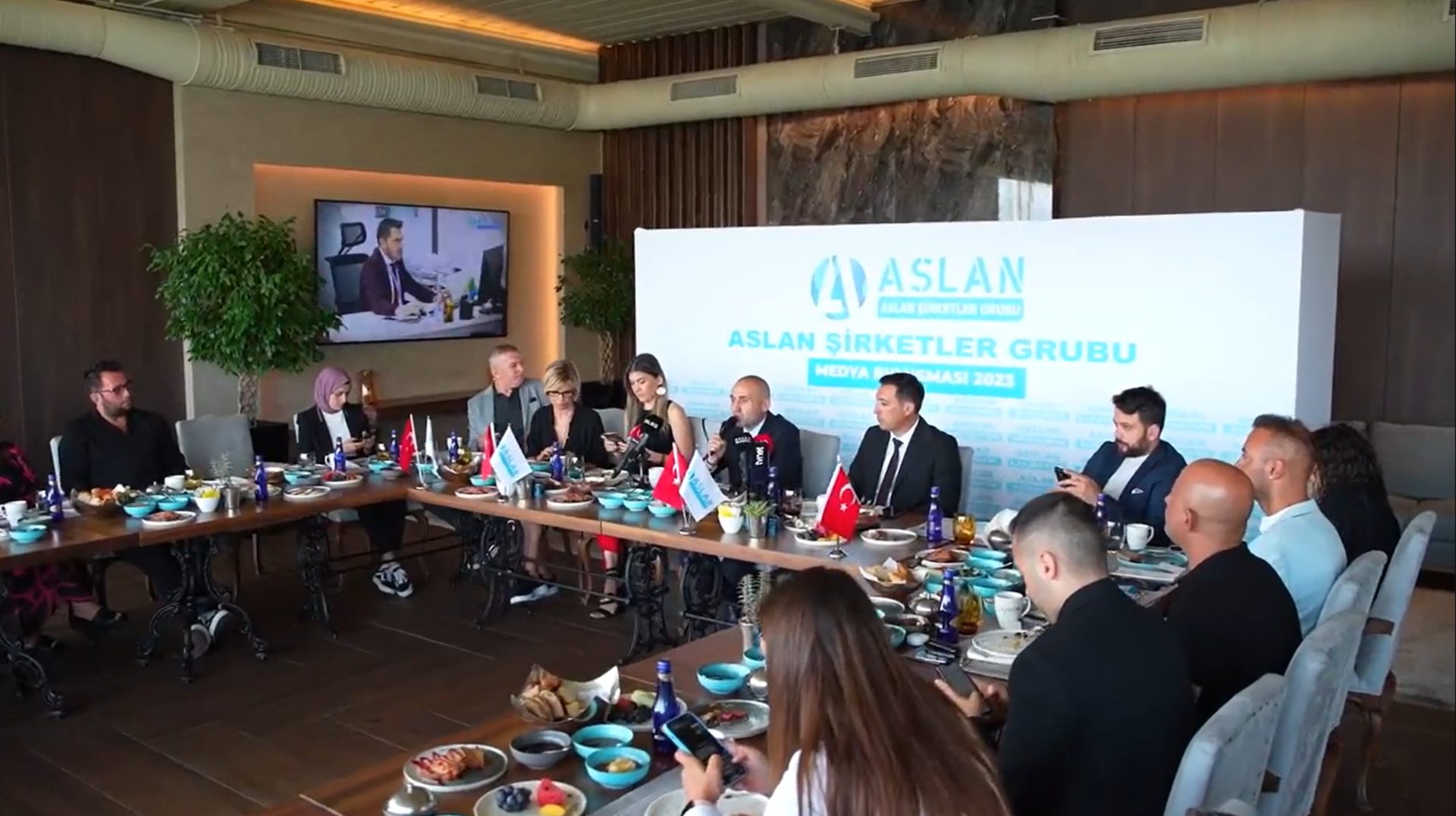 Veli Arslan — Veli Arslan, Aslan Şirketler Grubu’nun Türkiye ve dünya vizyonunu basınla paylaştı