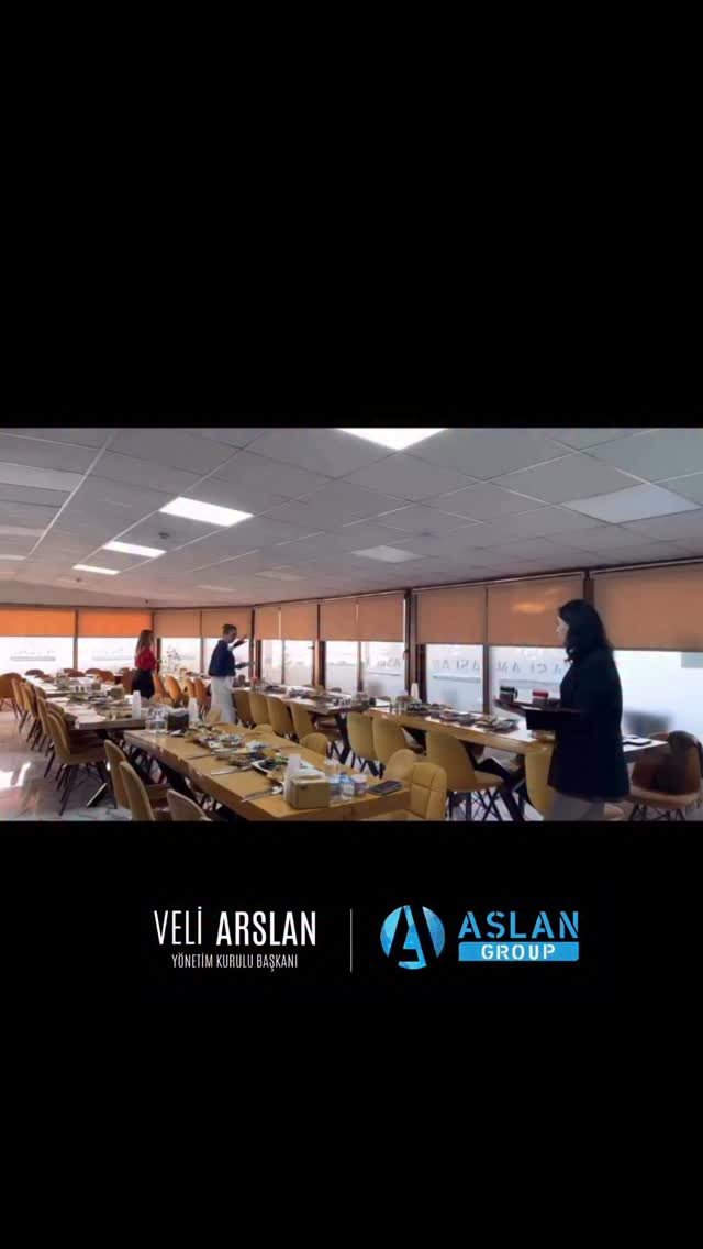 Veli Arslan — Veli Arslan, Aslan Şirketler Grubu çalışanlarıyla iftarda buluştu